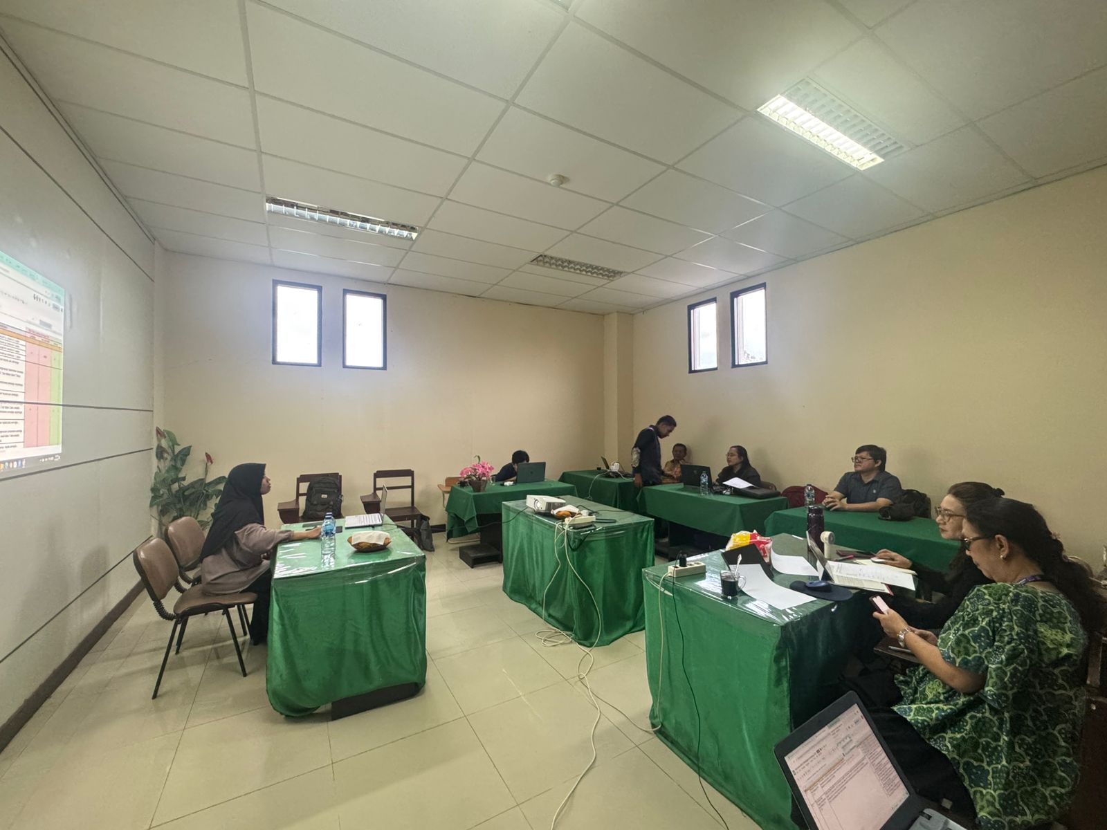Read more about the article Praktik Baik Unit Penjaminan Mutu FIPP Unima, Hadirkan Tim LP3M Bahas Instrumen AMI 2025